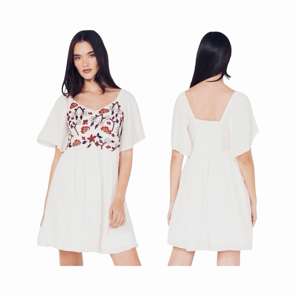 SHYANNE Embroidered Crinkle Mini Dress Medium•Flutter Sleeve Floral Country Folk